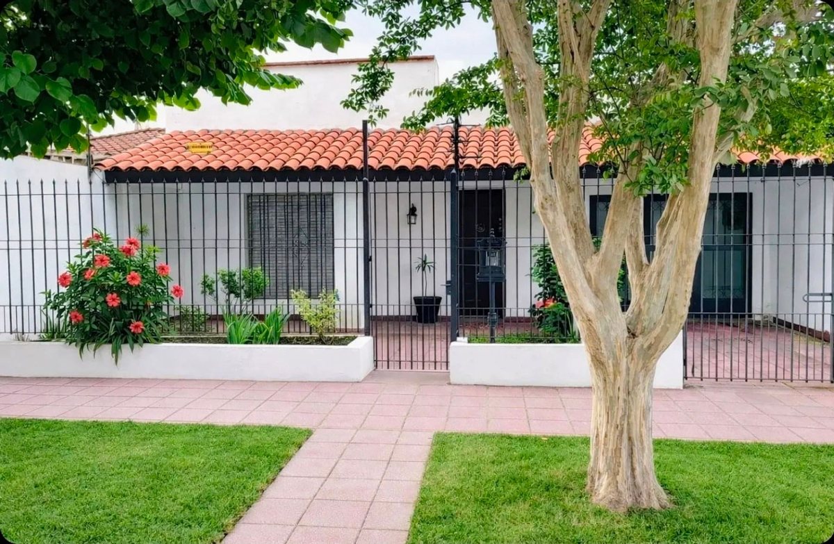 CASA CHALET EN VENTA EN MONTE GRANDE CENTRO