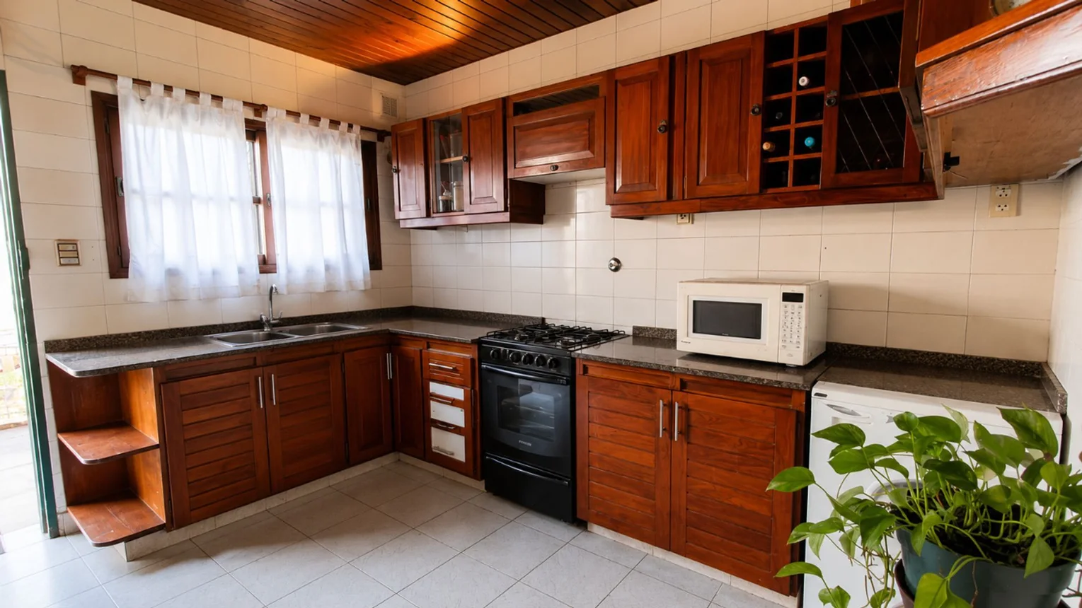 Casa de 4 ambientes en venta en Monte Chingolo, Pichincha 3600