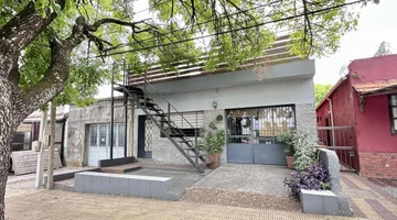 Casa sobre Avenida- Oportunidad inversión