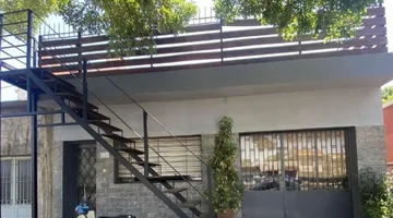 Casa sobre Avenida- Oportunidad inversión