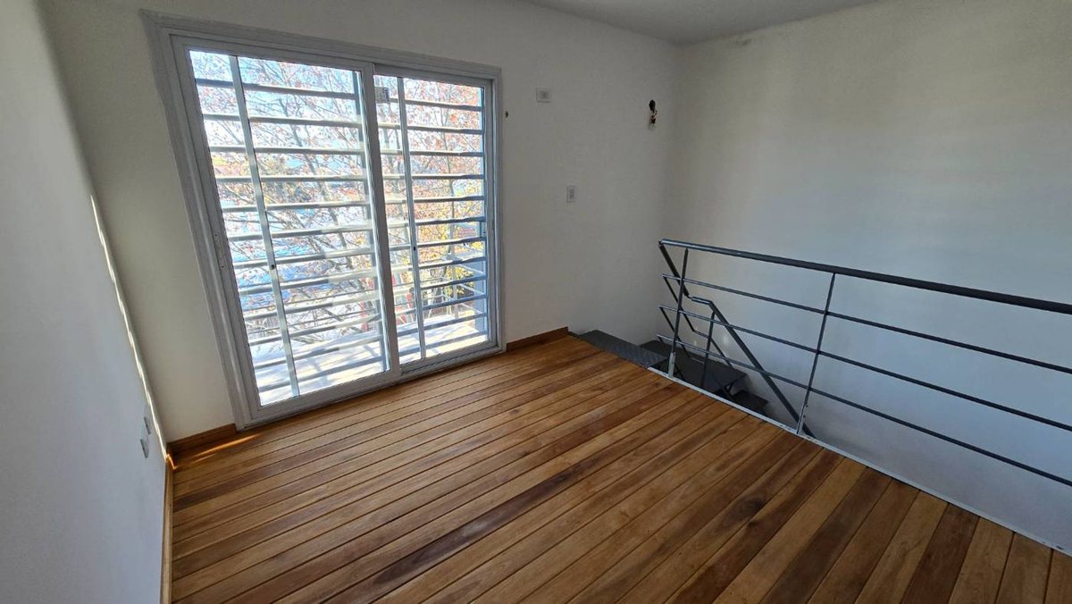 Foto 10 — ALQUILER DEPTO 2 AMB DUPLEX BERNAL