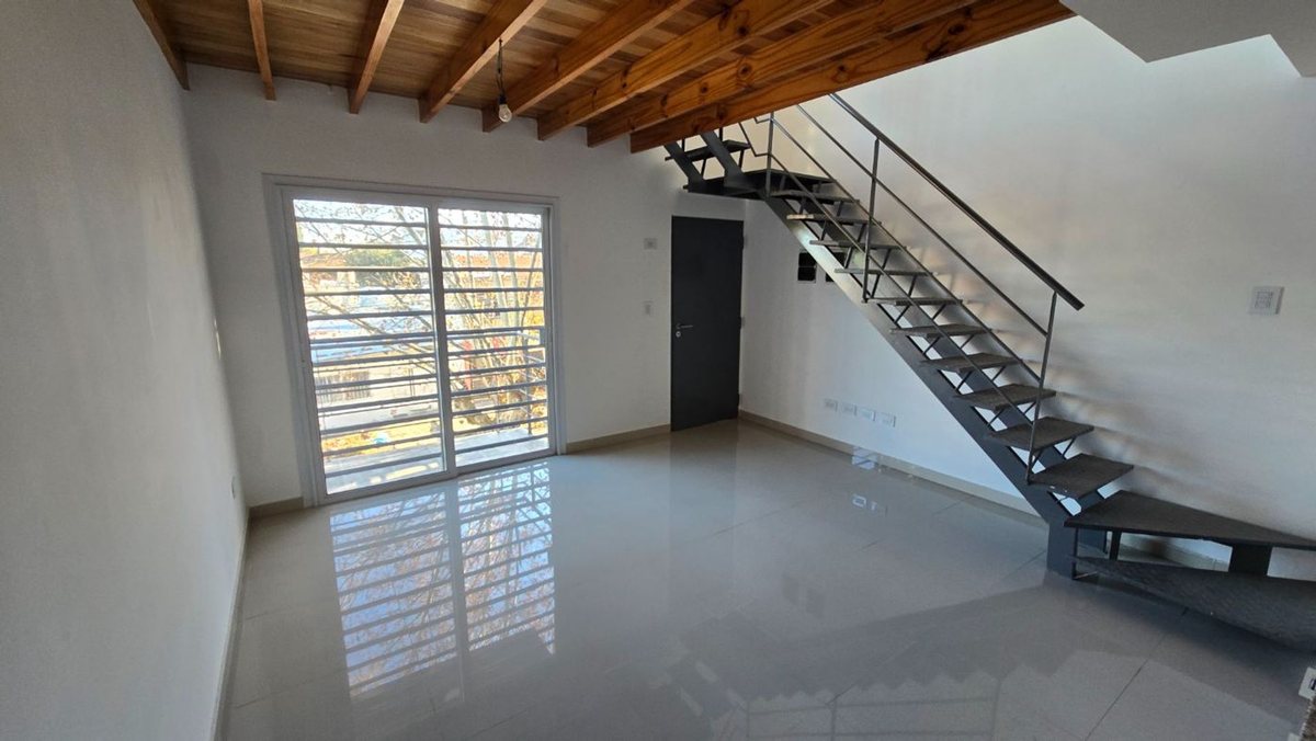 ALQUILER DEPTO 2 AMB DUPLEX BERNAL