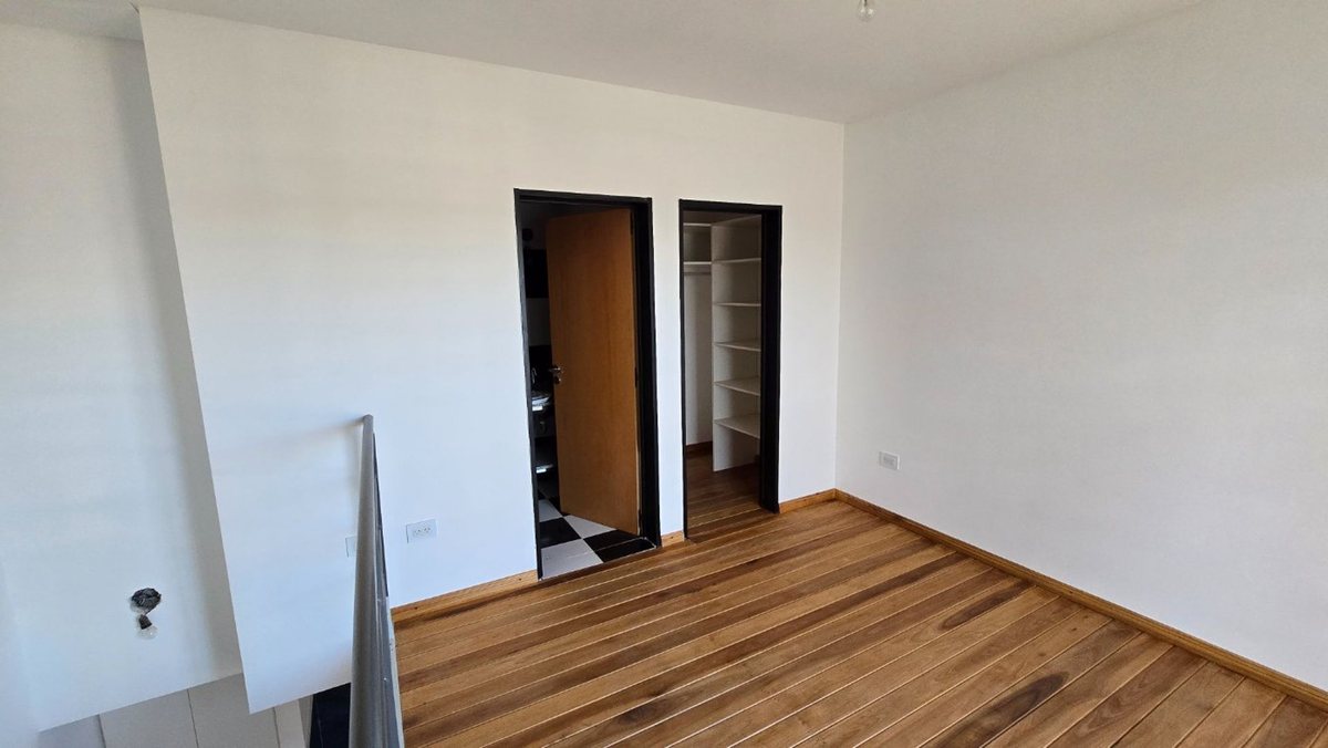 Foto 5 — ALQUILER DEPTO 2 AMB DUPLEX BERNAL