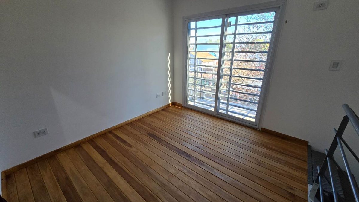 Foto 9 — ALQUILER DEPTO 2 AMB DUPLEX BERNAL