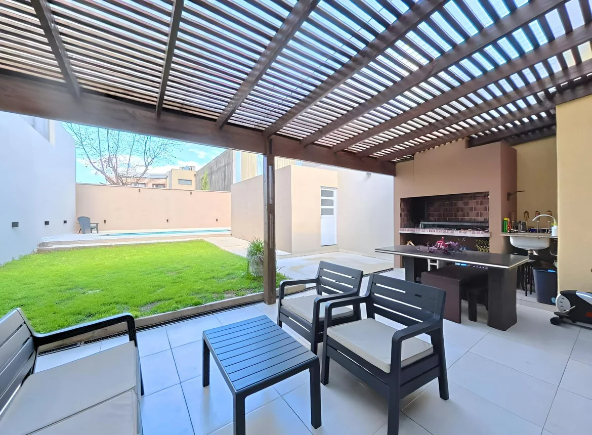 PH de 4 ambientes en venta en Villa Pueyrredón, Escobar 2500