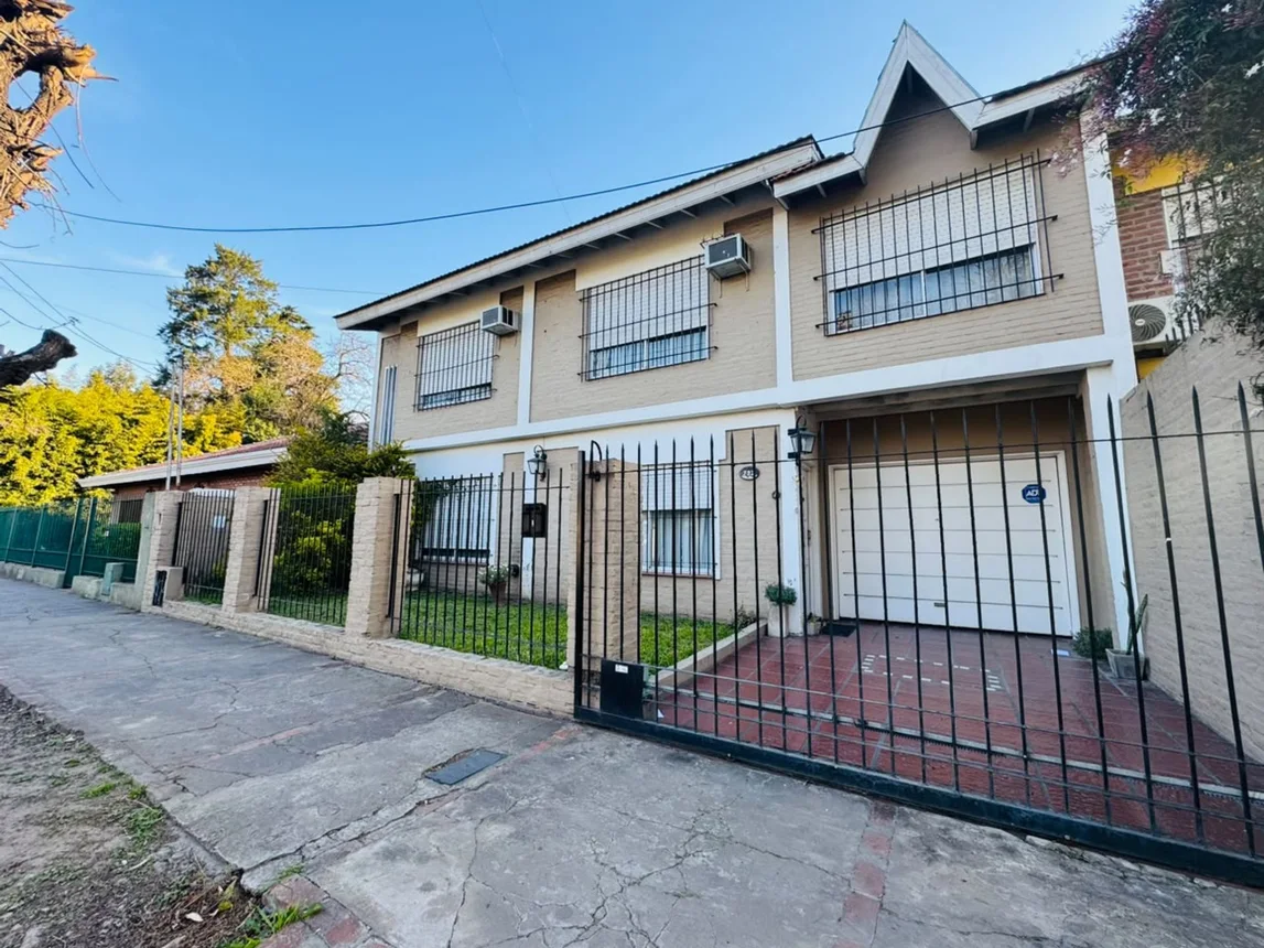 Casa de 5 ambientes en venta en Monte Grande, Almirante Guillermo Brown 700