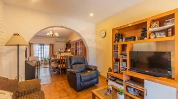 VENTA CASA DE 2 DORMITORIOS Y APARTAMENTO AL FONDO