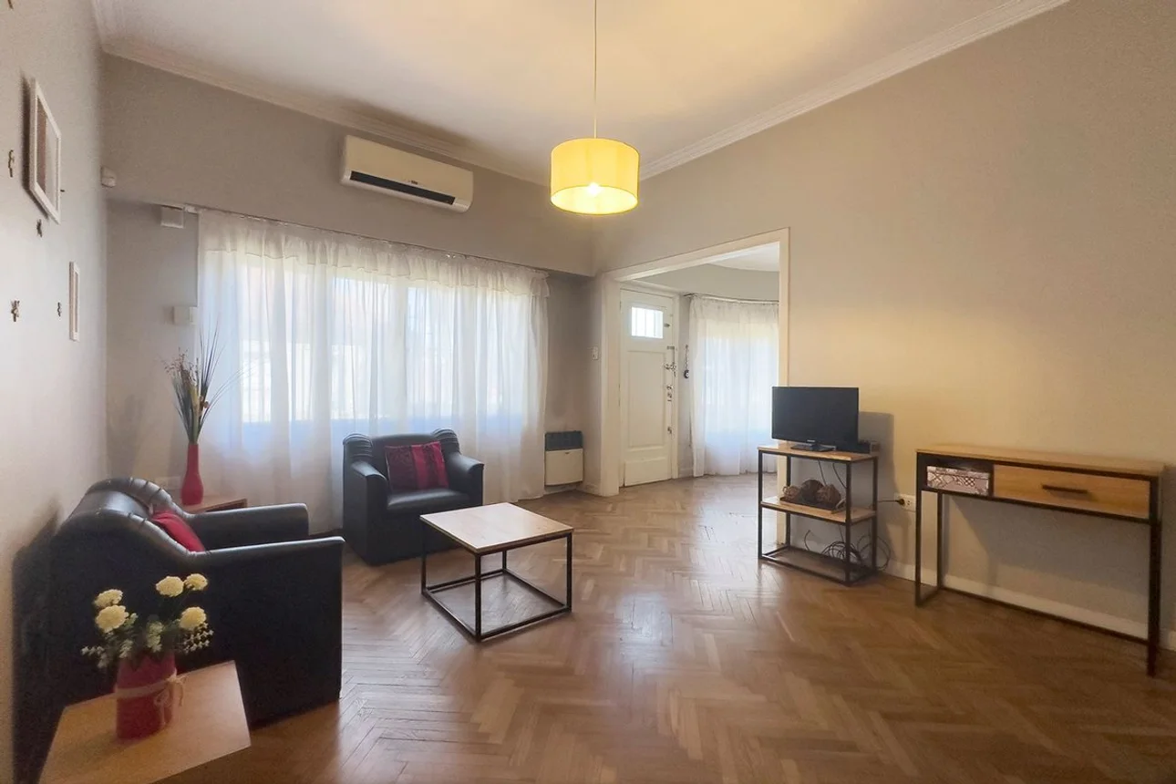 Casa de 4 ambientes en venta en Banfield, Pueyrredon 1700