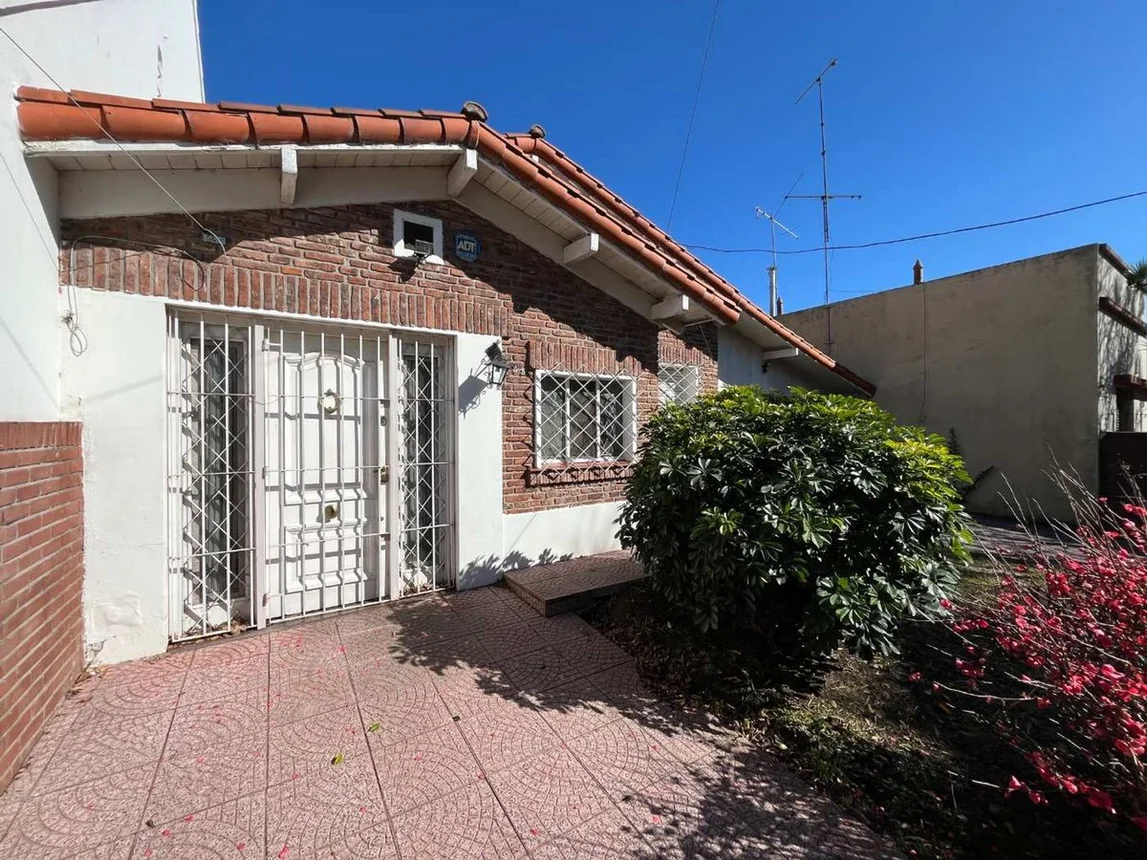 Casa en venta en Quilmes, foto 2