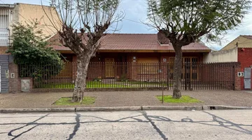 VENTA HERMOSA CASA 6 AMBIENTES JARDIN V LUZURIAGA