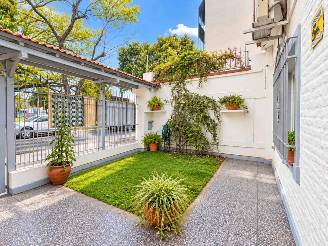 Casa de 3 ambientes en venta en Castelar, Bernardo de Irigoyen 200
