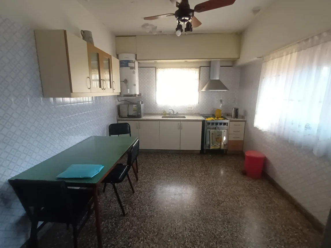 Casa de 9 ambientes en venta en Caseros, Juan de Garay 5000, foto 4