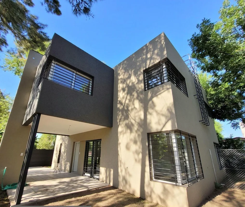 Casa de 4 ambientes en venta en Funes, Gobernador Vera 3200