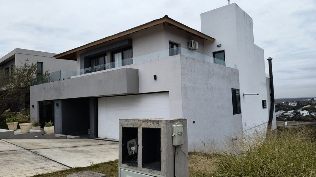 VENTA CASA 5 DORMITORIOS LA DESEADA LA CALERA CBA
