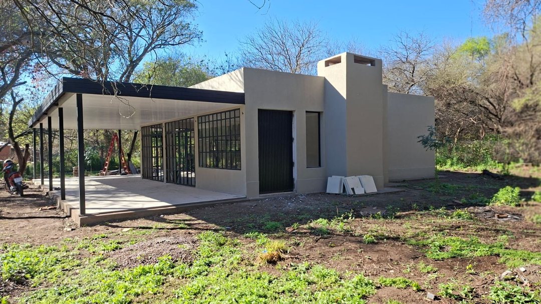 VENTA DE CASA A ESTRENAR CON PILETA