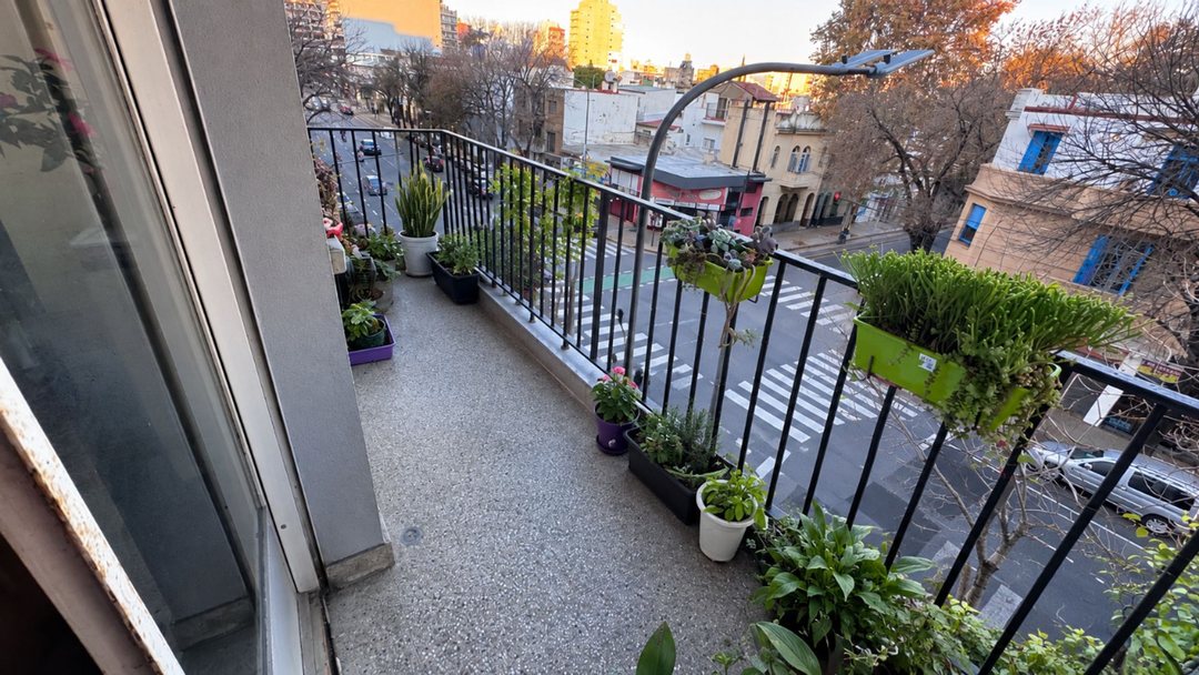 VENTA DEPARTAMENTO 3 AMB. AL FRENTE C/ BALCON 94m2