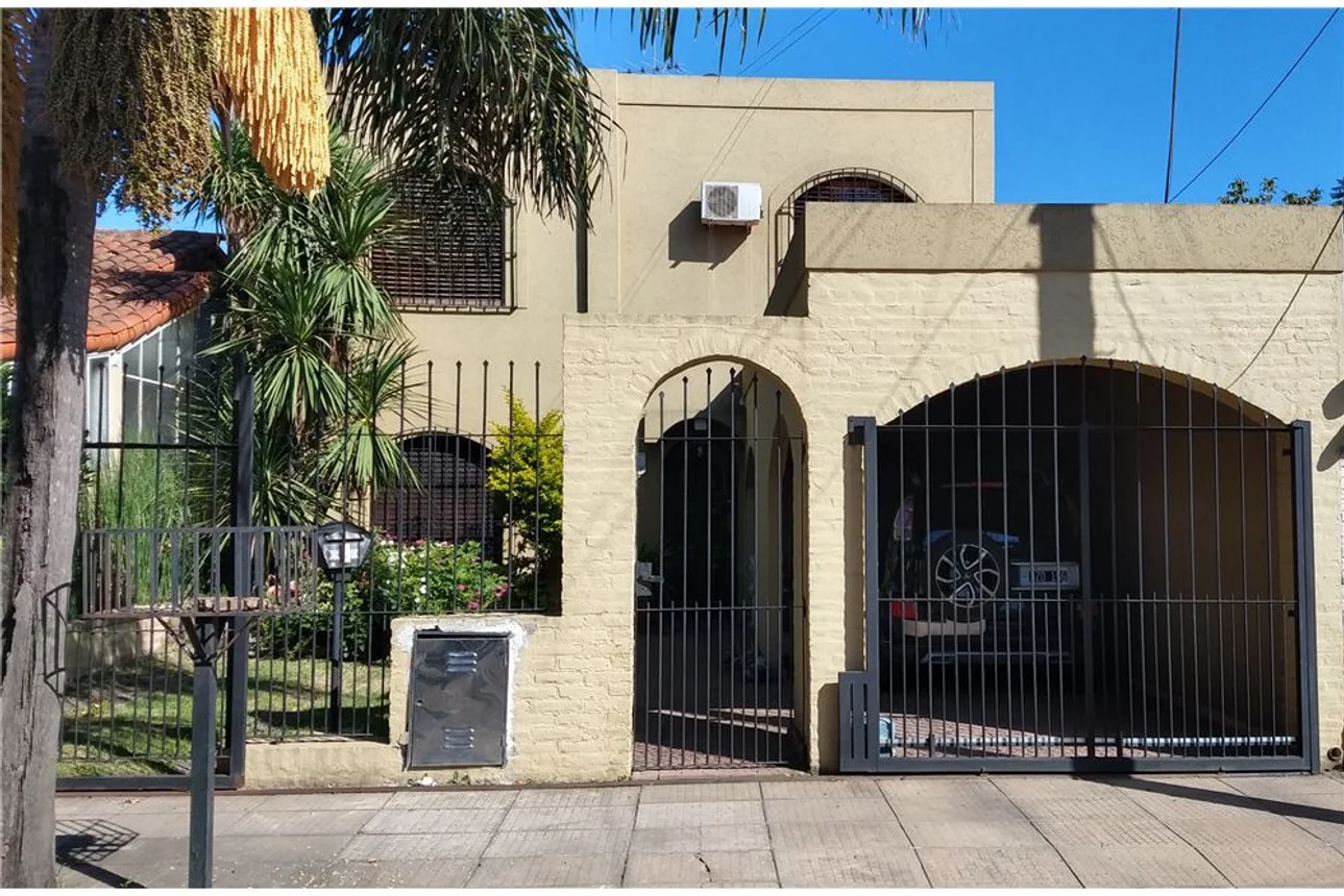 Casa de 4 ambientes en venta en San Antonio de Padua, Araoz 100