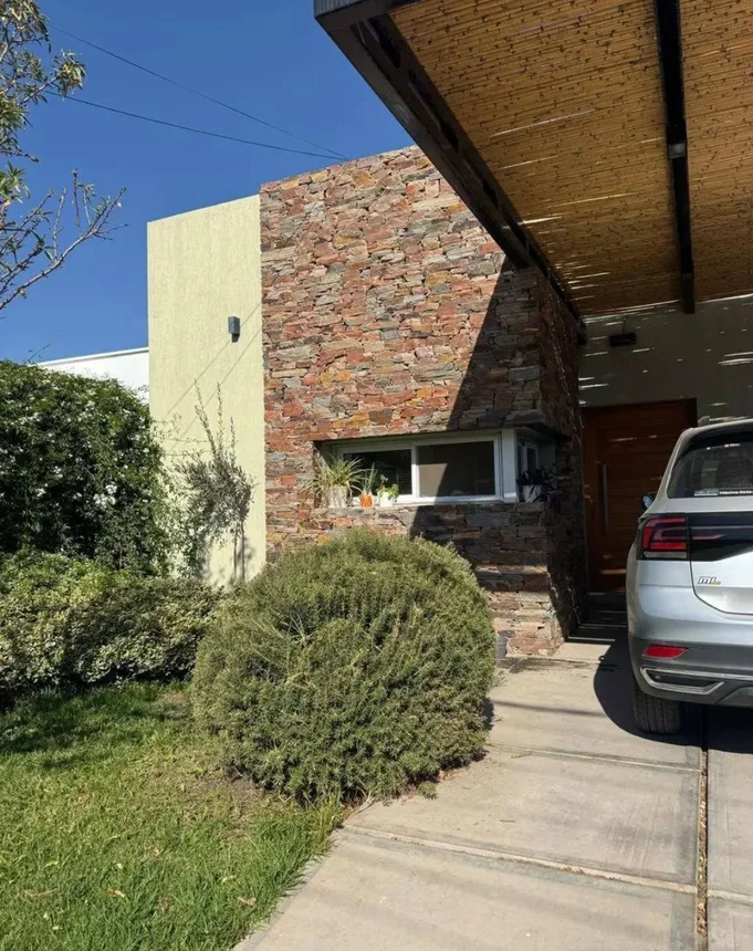 Casa en venta en Guaymallén, foto 2