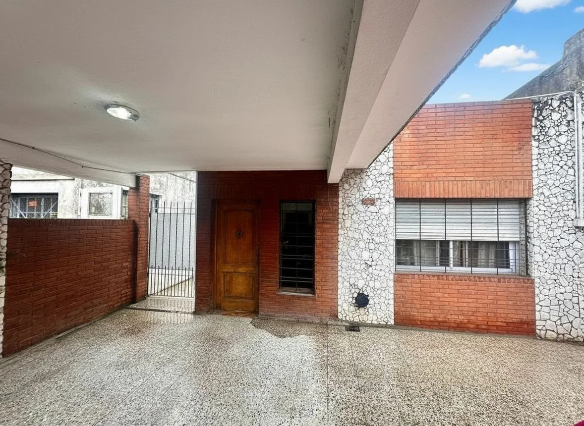 Casa de 4 ambientes en venta en Florencio Varela, Juan Gregorio de Las Heras 2800, foto 2