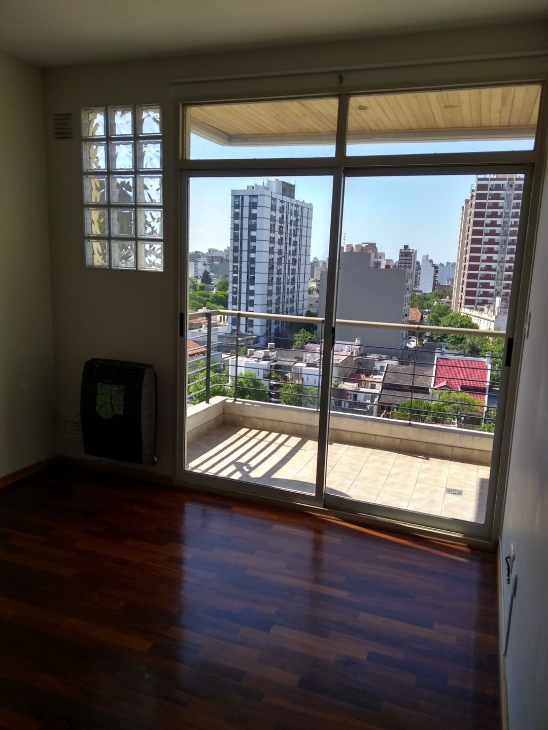 Impecable monoambiente con balcón, luz y vistas