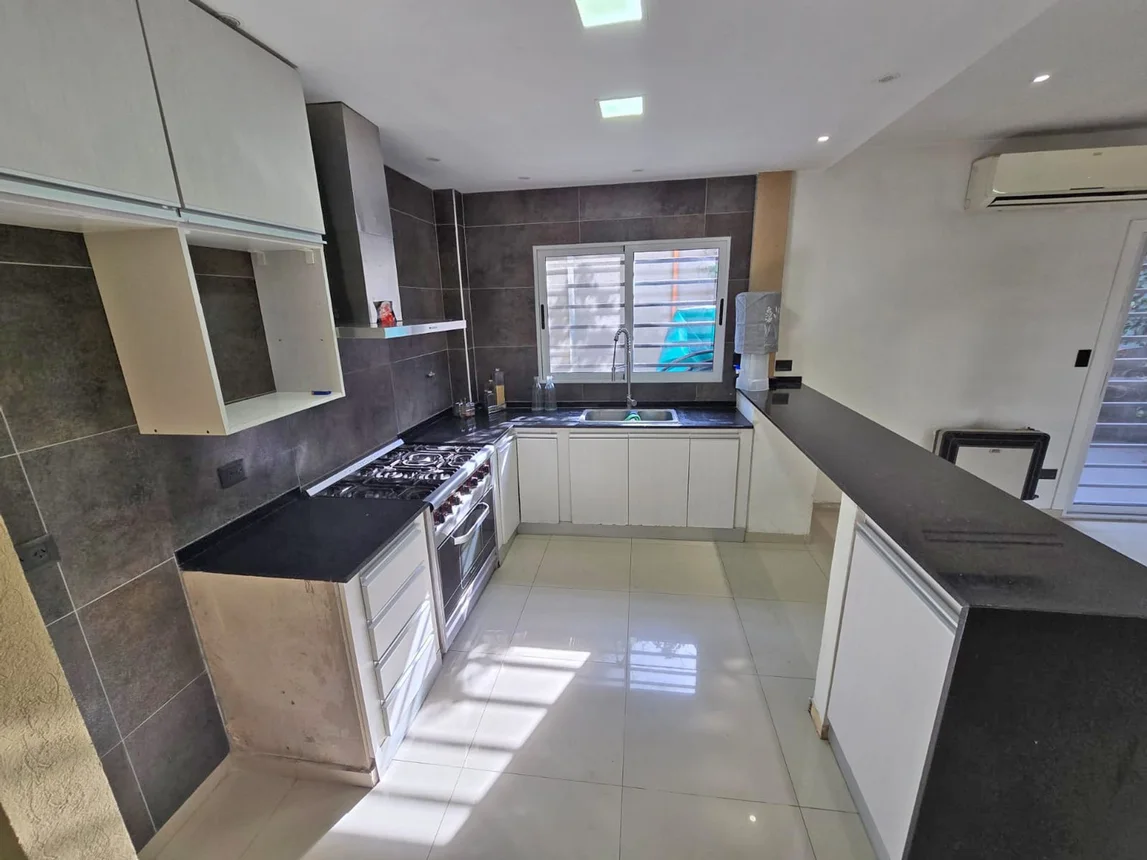 Casa de 4 ambientes en venta en Villa Tesei, Vicente Camargo 3400, foto 2