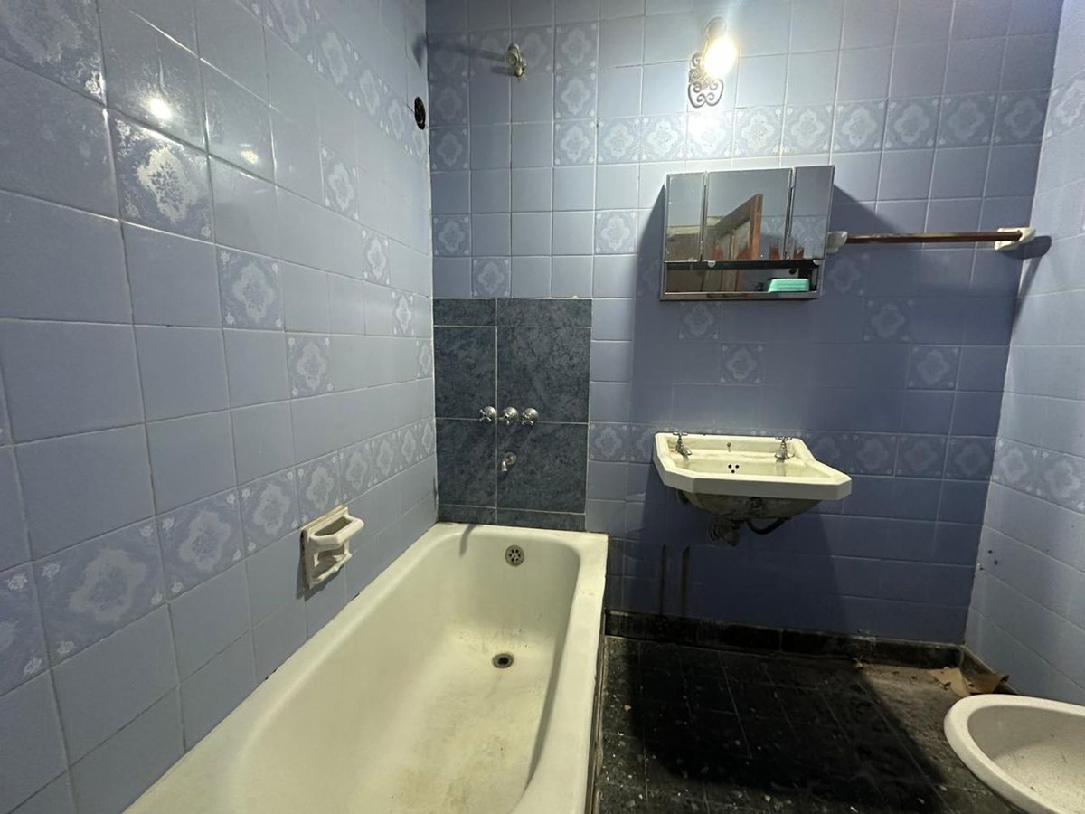 CASA VENTA A REFACCIONAR + DPTO EN MACROCENTRO - foto 11