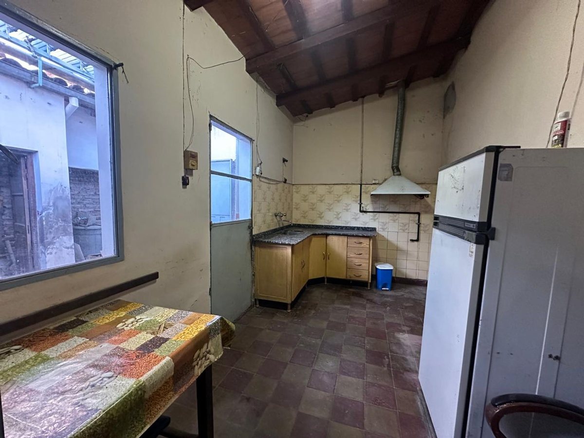 CASA VENTA A REFACCIONAR + DPTO EN MACROCENTRO - foto 4