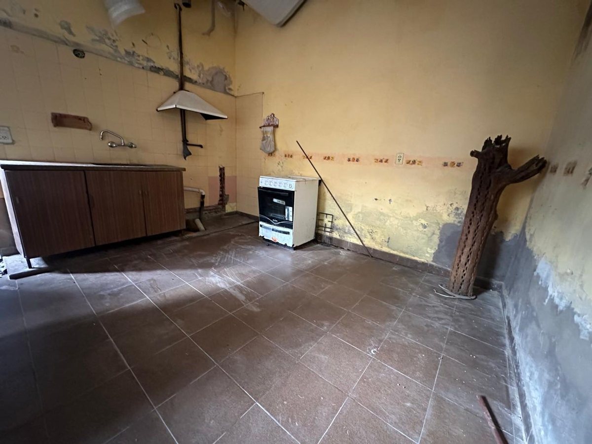 CASA VENTA A REFACCIONAR + DPTO EN MACROCENTRO - foto 8