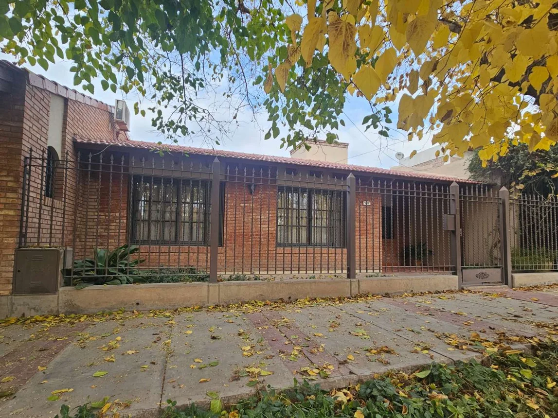Casa en venta en Guaymallén, foto 2