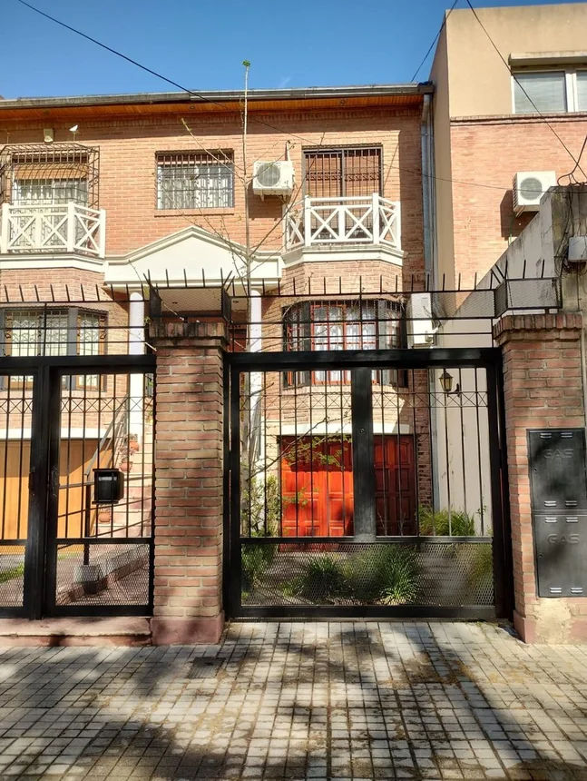Casa dúplex de 5 ambientes en venta en Villa Pueyrredón, Cochrane 2300