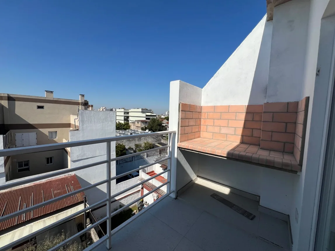 Monoambiente 4to piso - balcón con parrilla!, foto 1