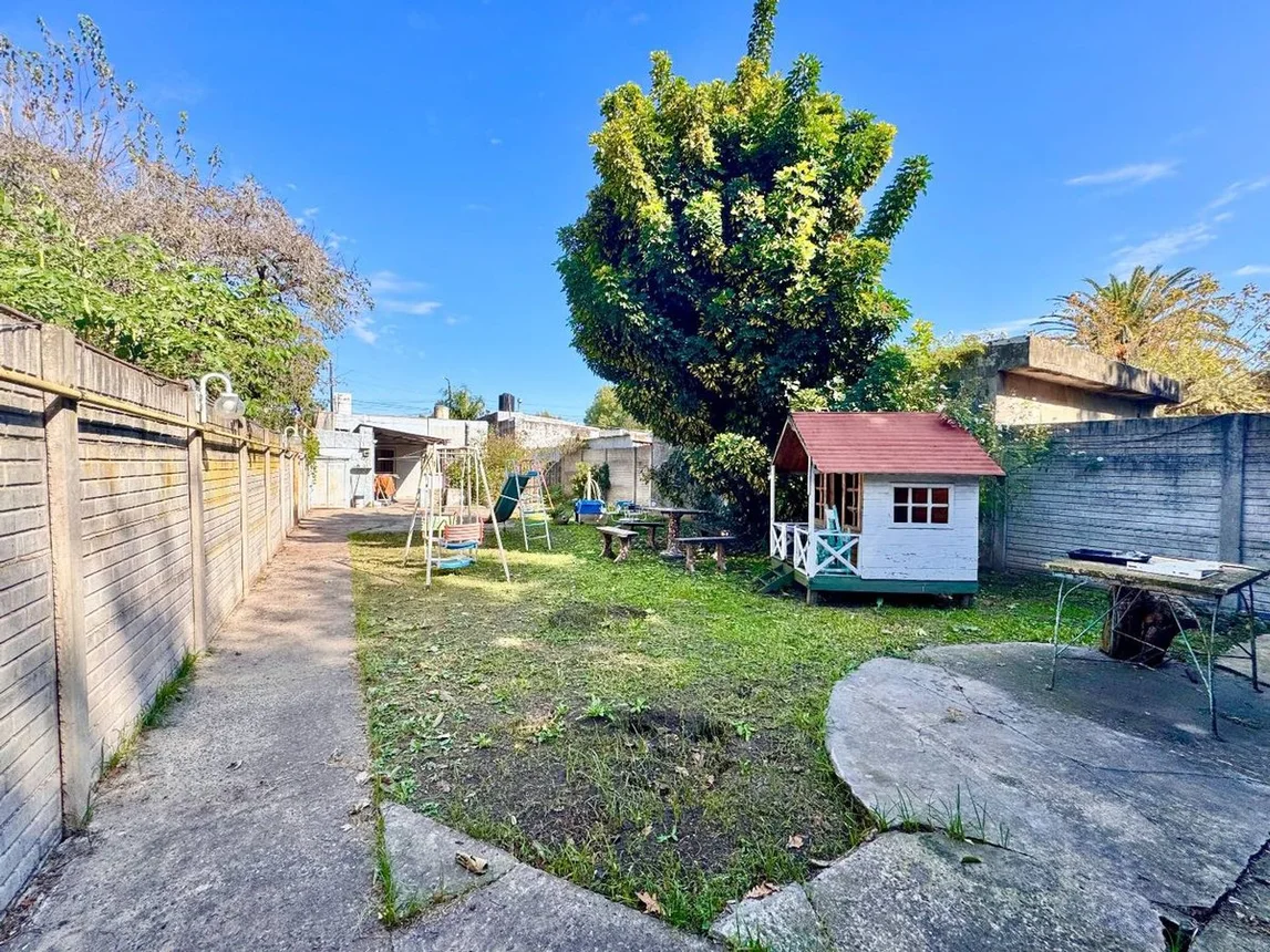 Casa en venta en Quilmes, foto 2
