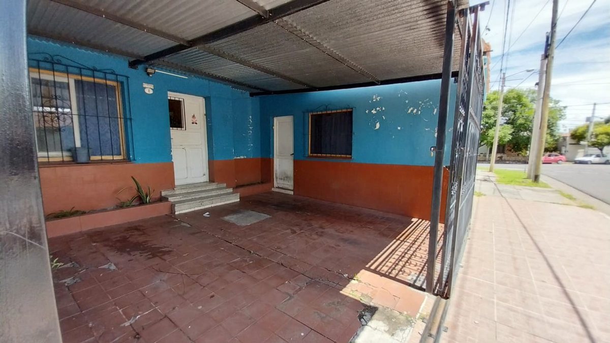 CASA 3 DORM VENTA B° FERROVIARIO A RECICLAR - foto 2