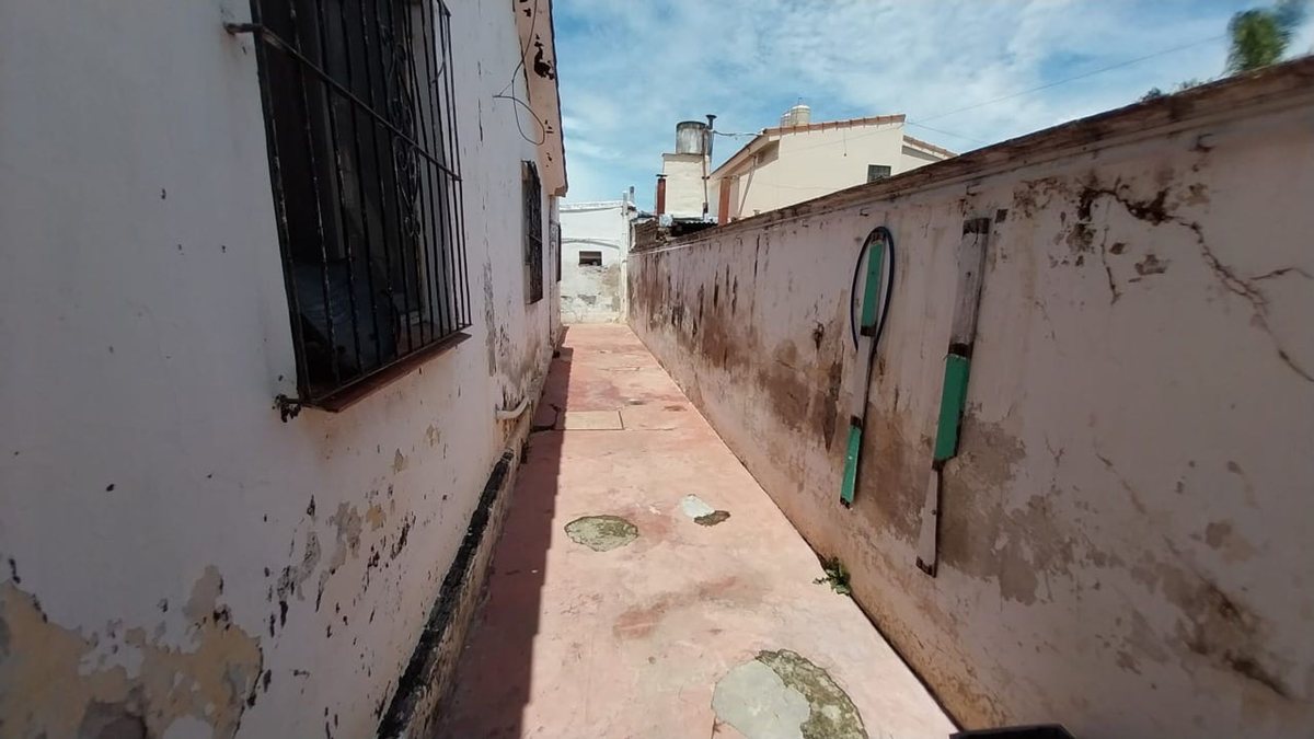 CASA 3 DORM VENTA B° FERROVIARIO A RECICLAR - foto 11
