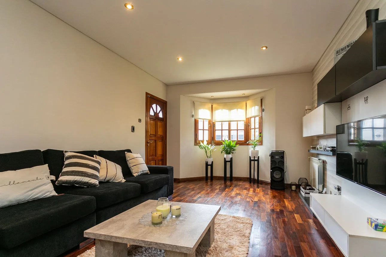 Venta casa 5 ambientes hurlingham parque y pileta, foto 3