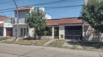 RIVADAVIA 7755 - VENTA CASA 1 DORMITORIO