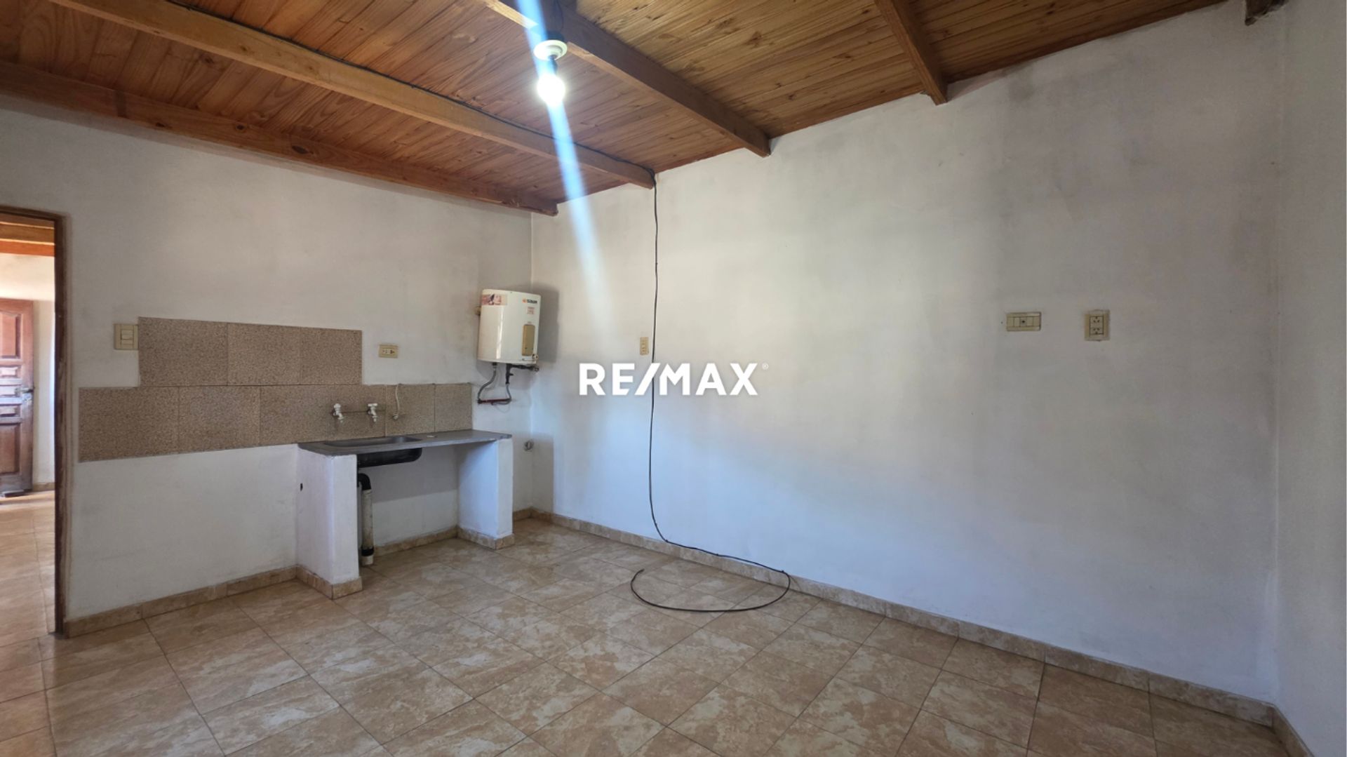 CASA VENTA O PERMUTA AV DELGADILLO ZONA ESTE - foto 6