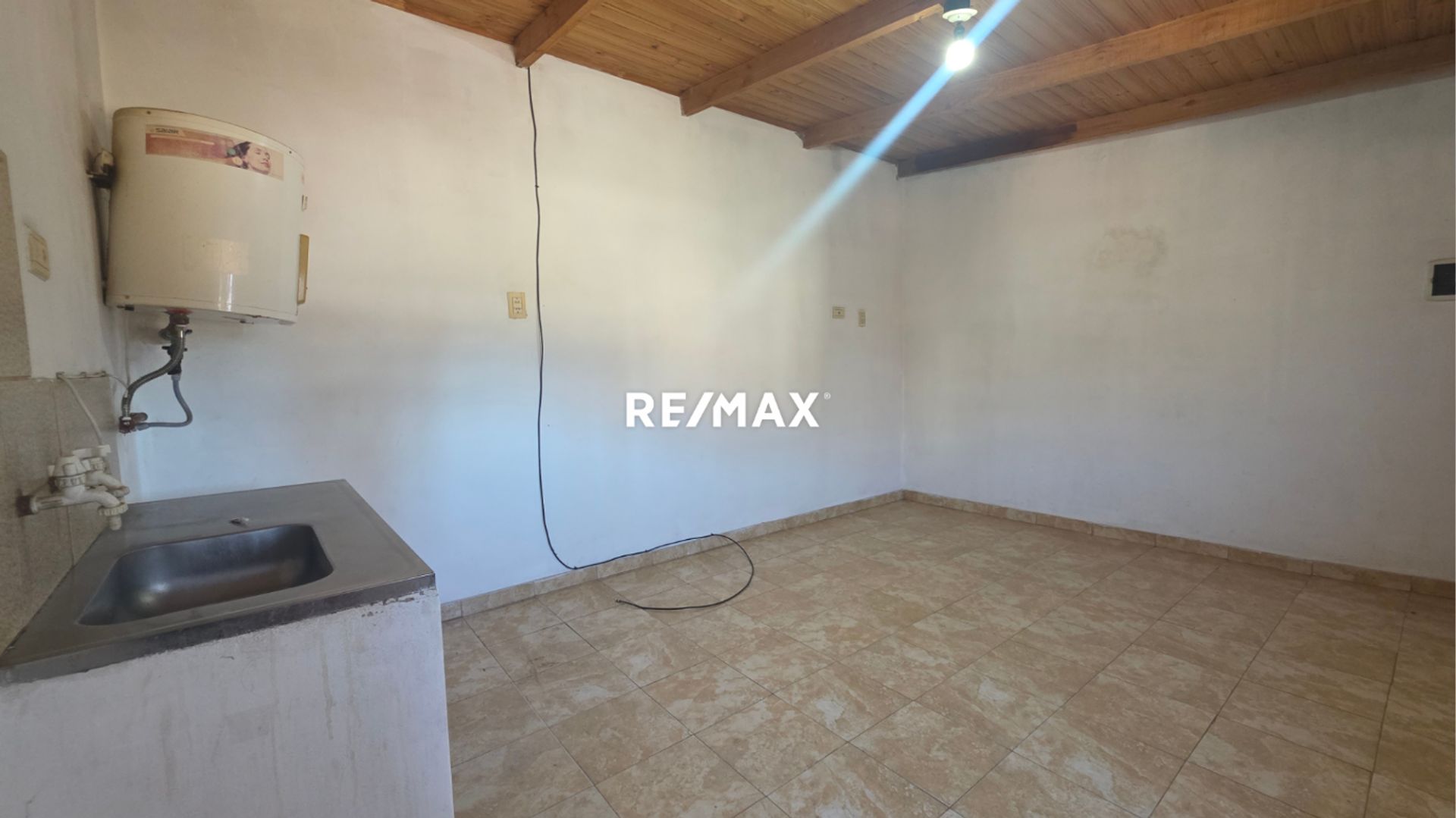 CASA VENTA O PERMUTA AV DELGADILLO ZONA ESTE - foto 11