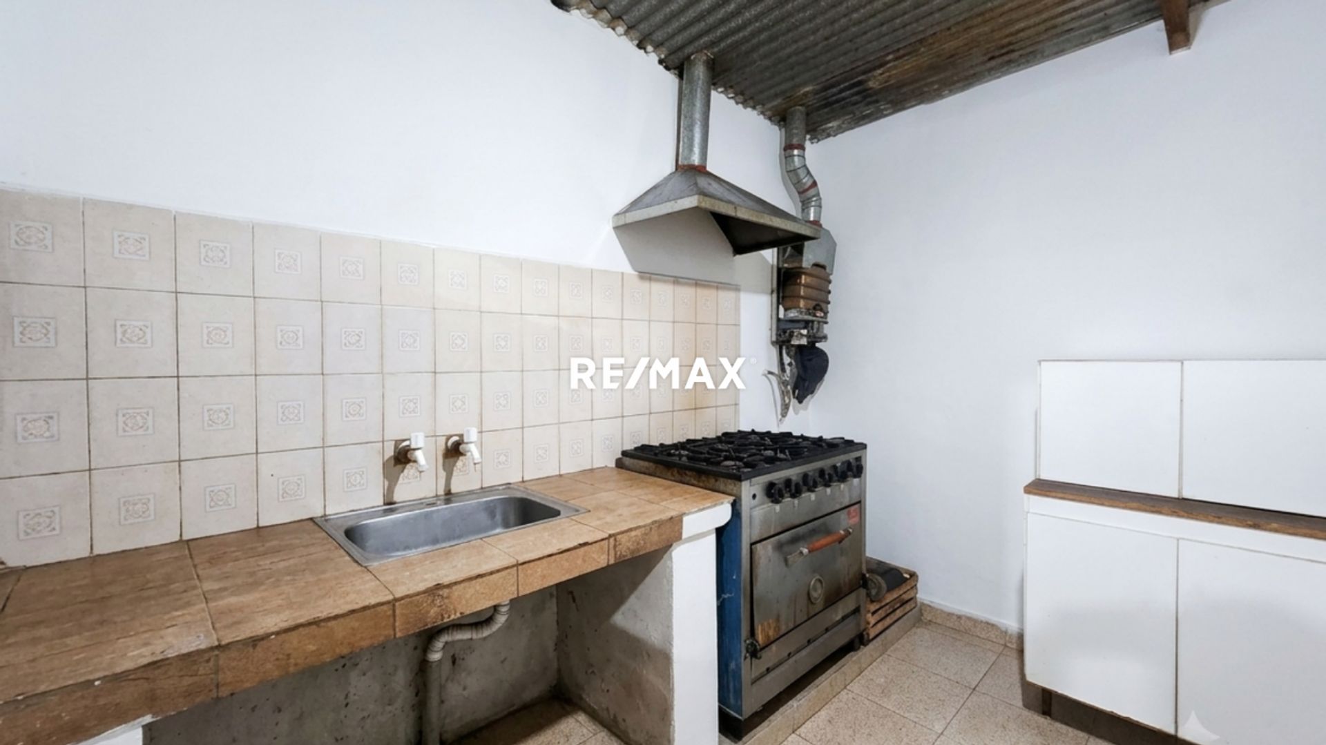 CASA VENTA O PERMUTA AV DELGADILLO ZONA ESTE - foto 2