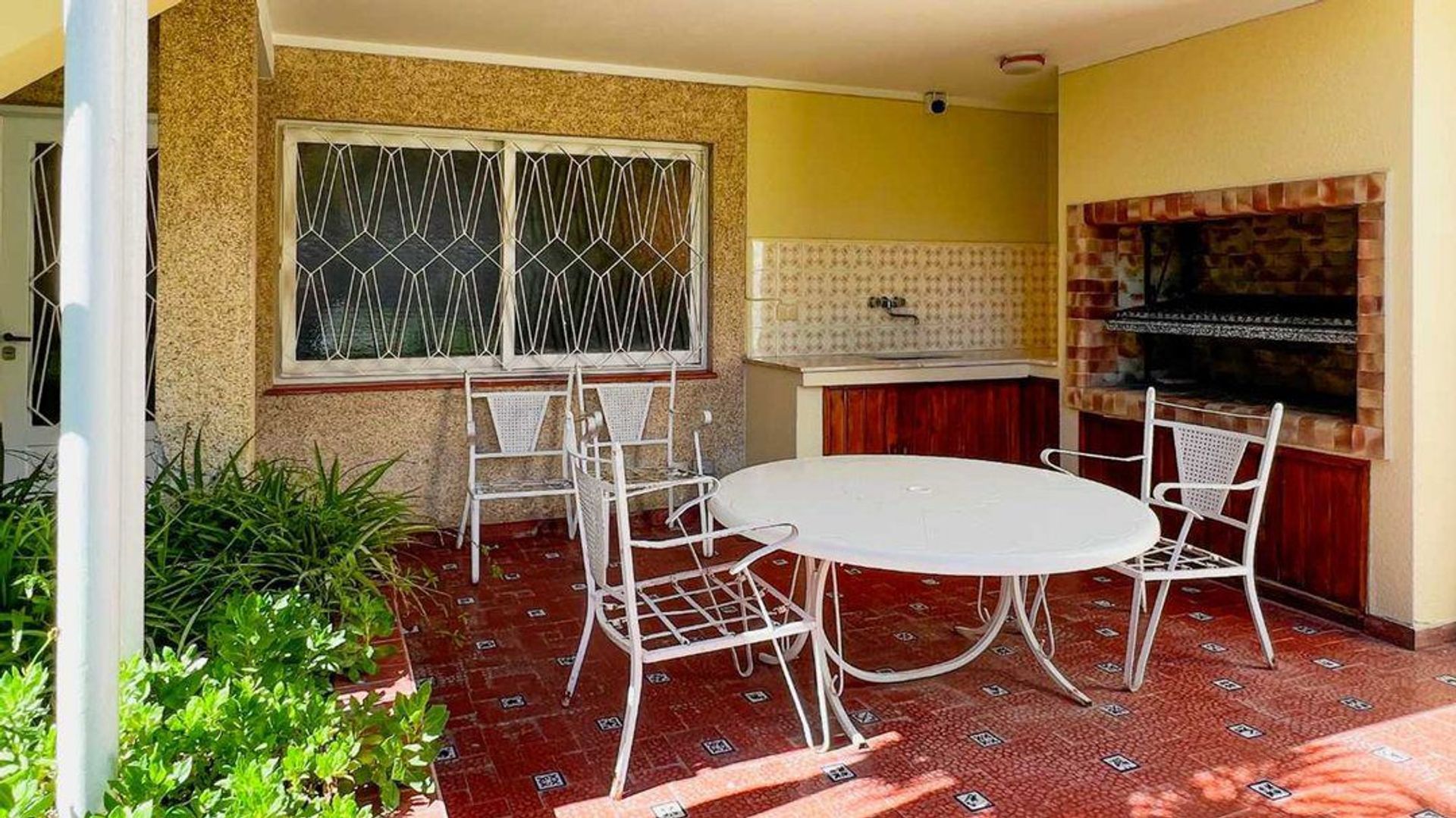 Foto 12 — Venta casa Barrio Parque Bernal sobre dos lotes