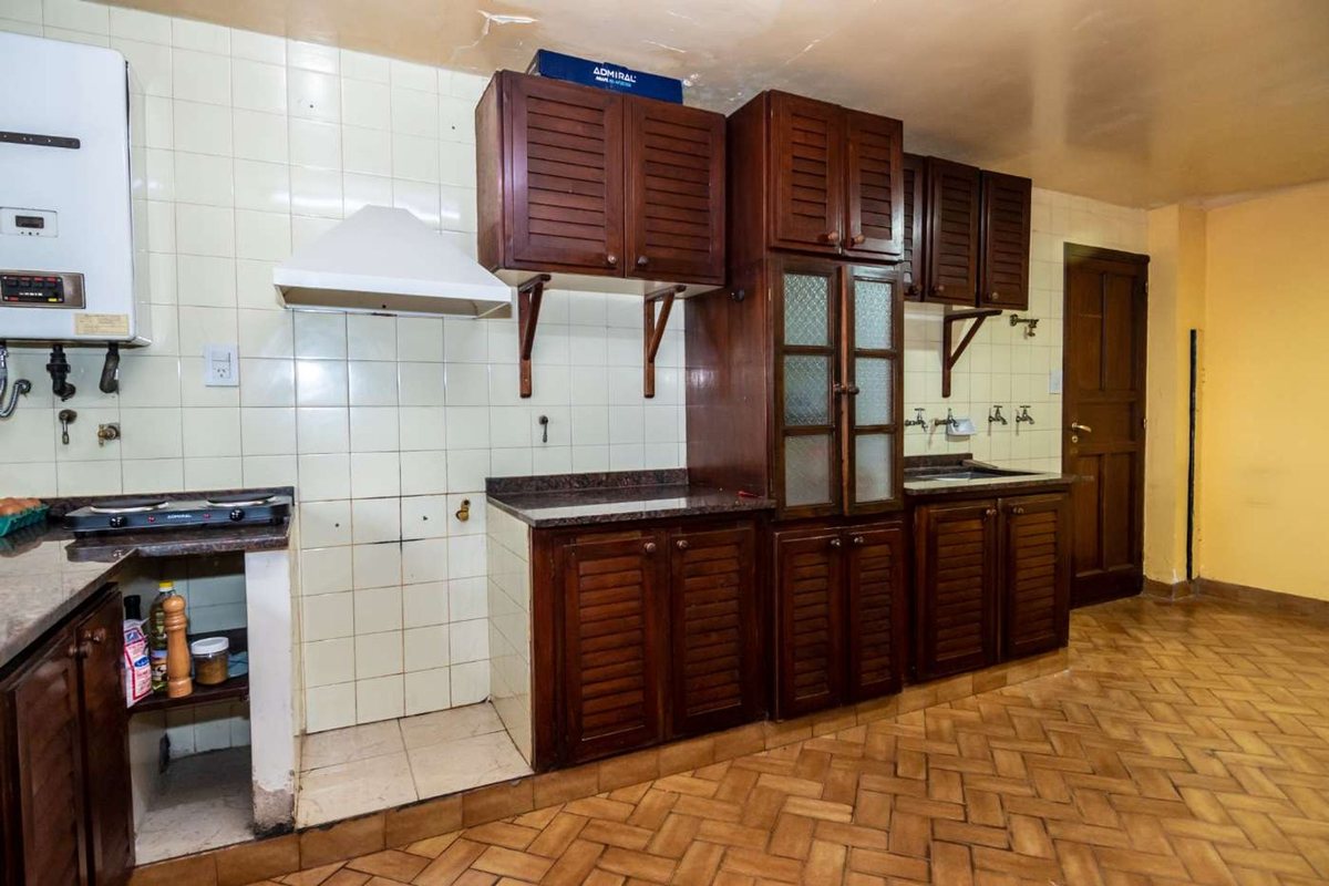 CASA ALQUILER COMERCIAL AV REYES CATOLICOS - foto 9