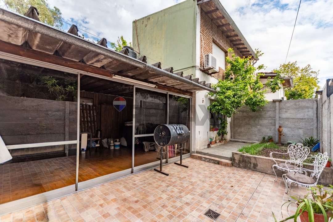 VENTA PH 3 AMB AL FRENTE CON PATIO Y GUARDACOCHE
