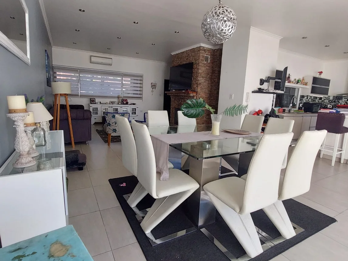 Casa de 5 ambientes en venta en Ciudad Jardín, Paracaidista Picasso 2300, foto 2