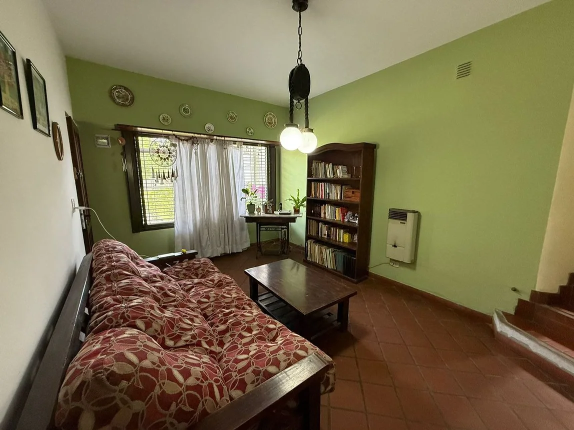 Casa de 5 ambientes en venta en Longchamps, Don Pelayo 700, foto 3