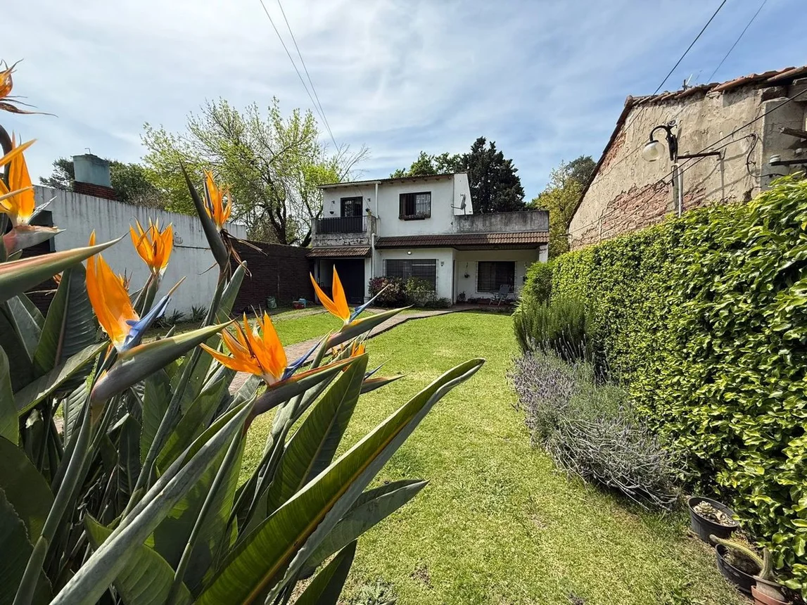 Casa de 5 ambientes en venta en Longchamps, Don Pelayo 700