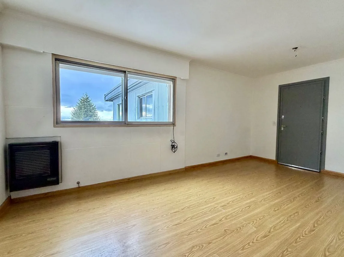 Departamento de 4 ambientes en alquiler en San Carlos de Bariloche, Tucumán 300, foto 2