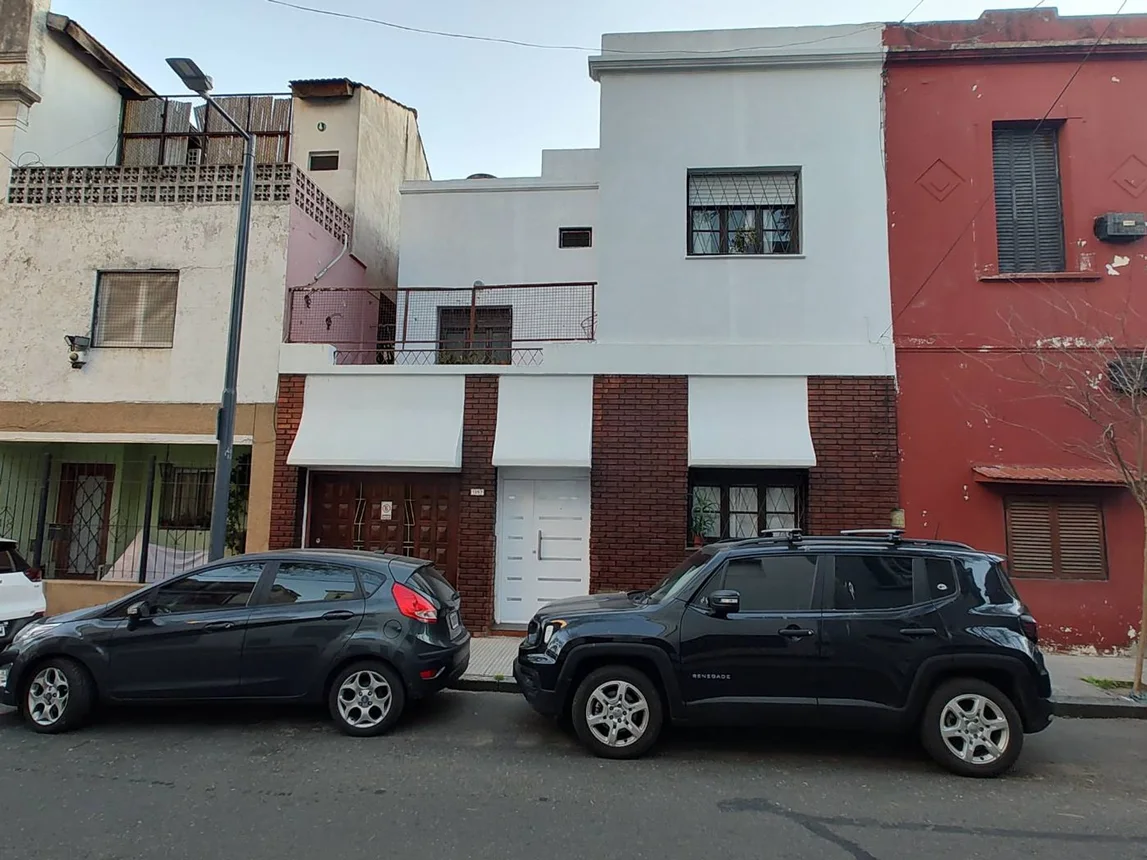 Casa de 4 ambientes en venta en Parque Chacabuco, Del Comercio 1200