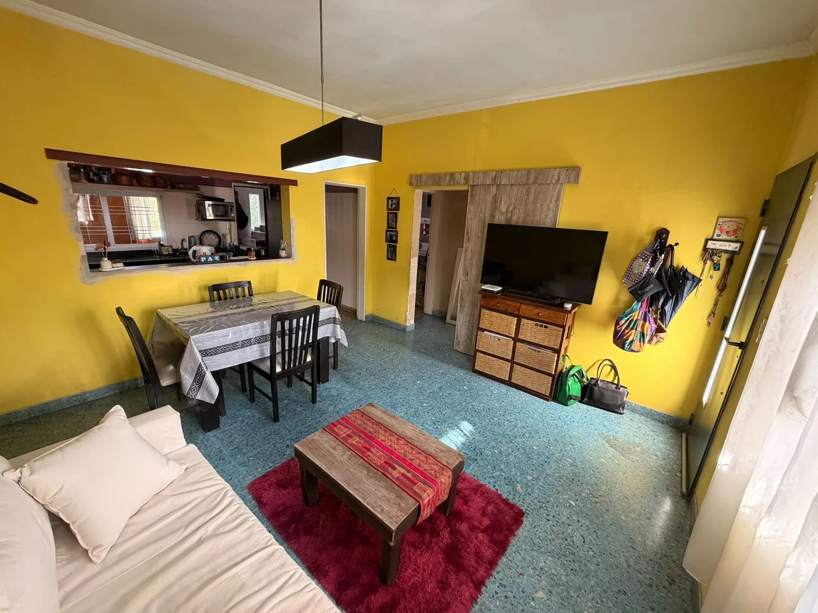 Casa tríplex en venta en Isidro Casanova, Thomás Alva Edison 2500