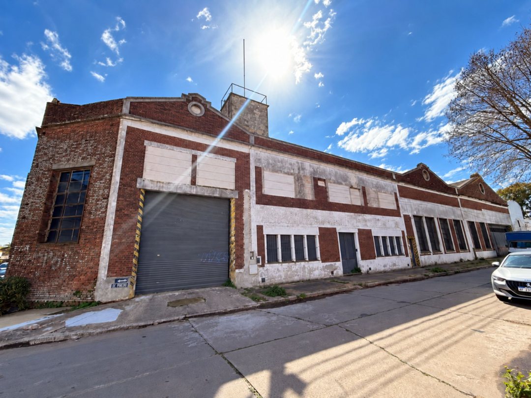 VENTA GALPÓN 1200 M2 EN BERNAL