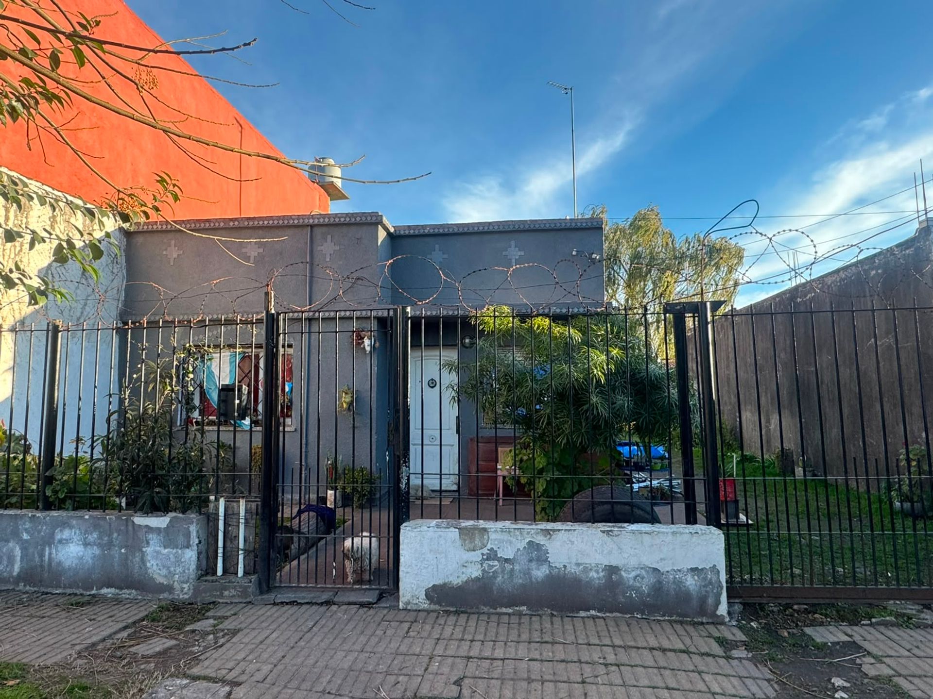 CASA EN VENTA LLAVALLOL 3 AMBIENTES A REFACCIONAR